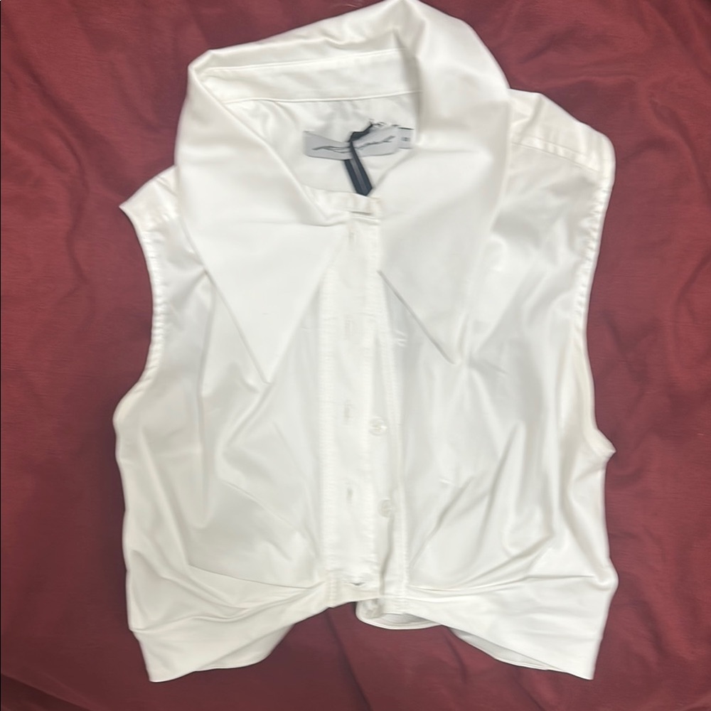 Chic White Sleeveless Button Down Shirt